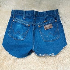 VINTAGE WRANGLER CUT OFF SHORTS